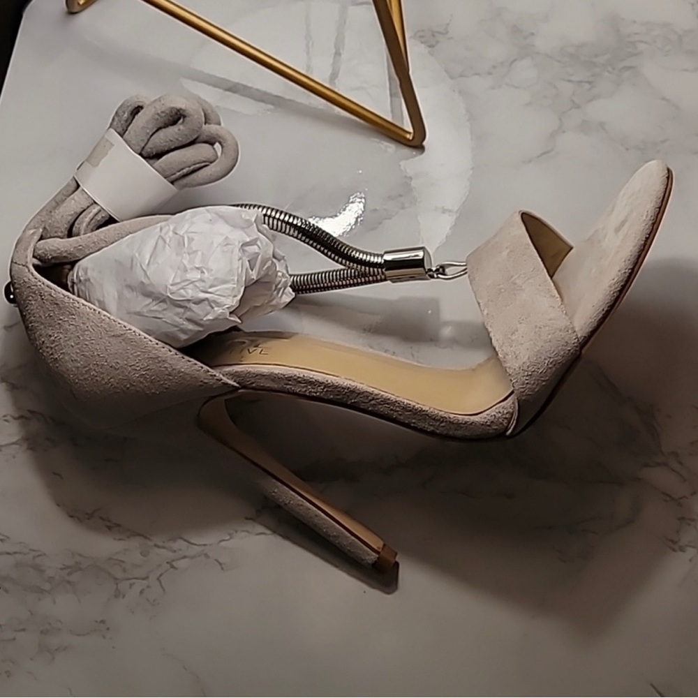 The Mode Collective Mink Sandal in Oyster Suede Size 36 (6) - Picture 6 of 16
